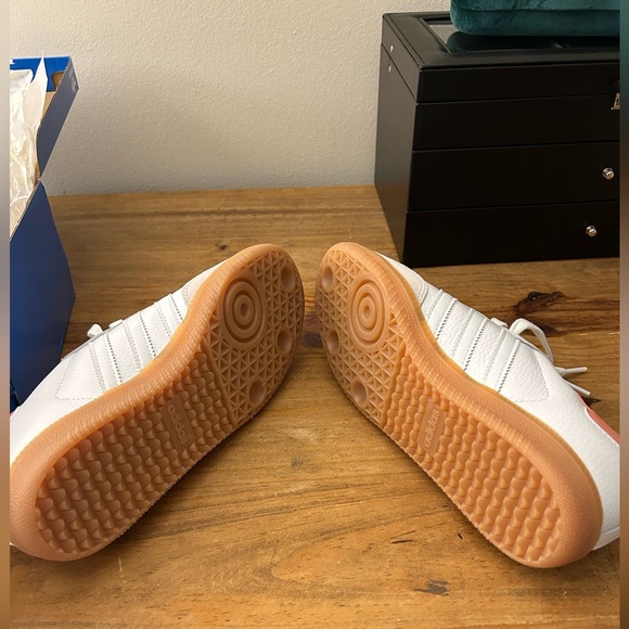 Adidas sambas women’s 7.5 new in box - Picture 3 of 5